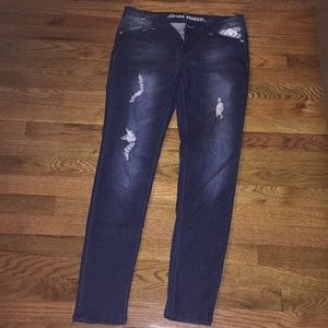 Almost Famous distressed jeans!